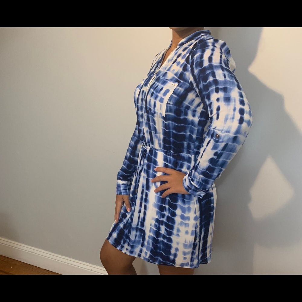 GUESS CASUAL DRESS BLUE AND WHITE SIZE M